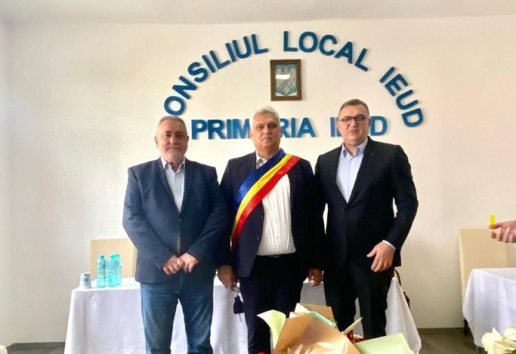 Deputatul Gheorghe Simon, alături de primarul Nicolae David, la Ieud