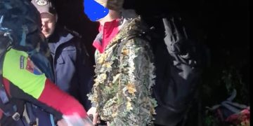 Doi tineri ucraineni rătăciţi în munţi, găsiţi după 6 ore de căutări de salvamontişti şi poliţişti de frontieră