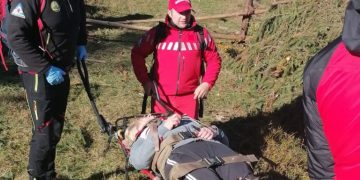 O femeie a fost mușcată de un câine într-o zonă greu accesibilă a Cavnicului. A fost nevoie de intervenția salvamontiștilor