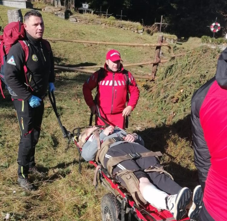 O femeie a fost mușcată de un câine într-o zonă greu accesibilă a Cavnicului. A fost nevoie de intervenția salvamontiștilor