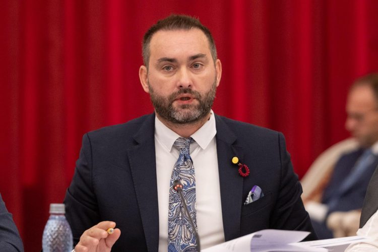 Parlamentarii PNL Maramureș susțin stabilirea unui salariu minim adecvat în România  și eliminarea discriminărilor din Legea pensiilor