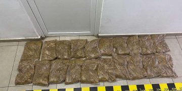 Polițiștii de frontieră au descoperit 10 kilograme de tutun într-un autoturism 