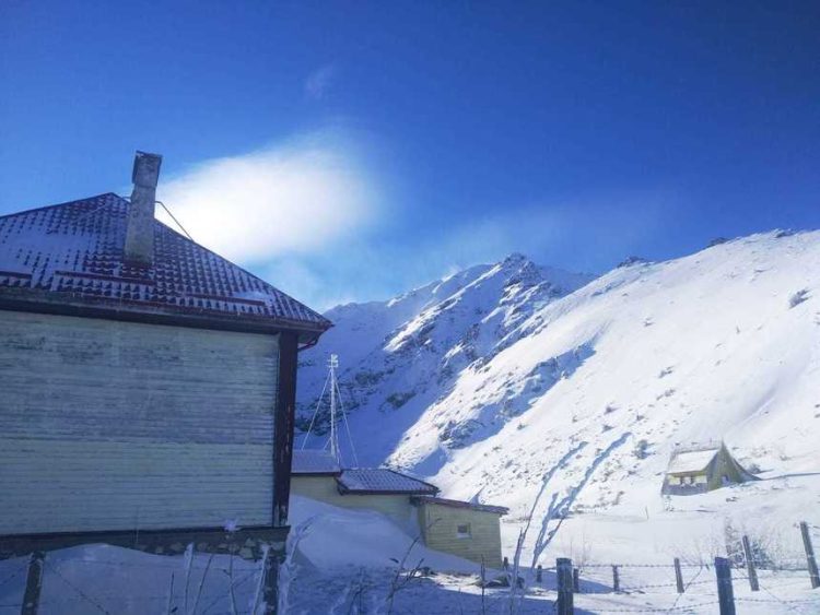 Minus 7 grade Celsius – temperatura înregistrată la staţia meteo Iezer din Munţii Rodnei