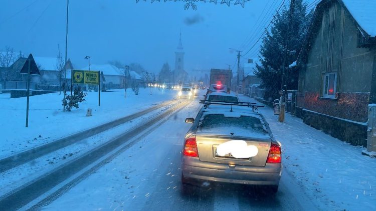 MARAMUREȘUL ESTE BLOCAT! Care sunt drumurile naționale și județene pe care nu se poate circula. FOTO. VIDEO