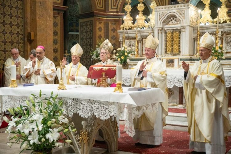 Aniversarea a 80 de ani de viață ai ÎPS Ioan Robu în Catedrala Sfântul Iosif