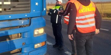 Percheziții domiciliare ale polițiștilor specializați în investigarea criminalității economice la Săbișa