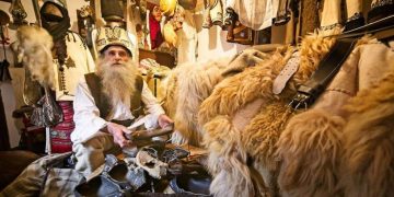 16 creatori populari au primit titlul onorific de ”Tezaur uman viu”