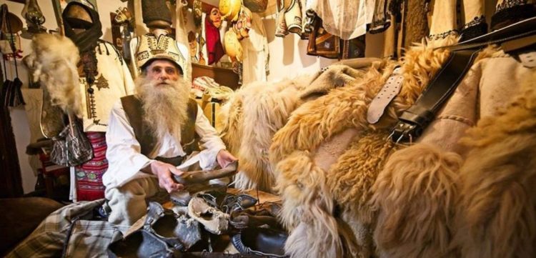 16 creatori populari au primit titlul onorific de ”Tezaur uman viu”