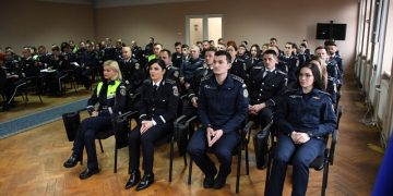 24 de polițiști avansați în grad cu ocazia Zilei României