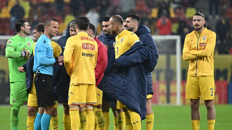 Daily Mail surprinde: ”Kosovarii au mâncat pizza în vestiar, în timp ce românii înghețau la -2 grade Celsius”