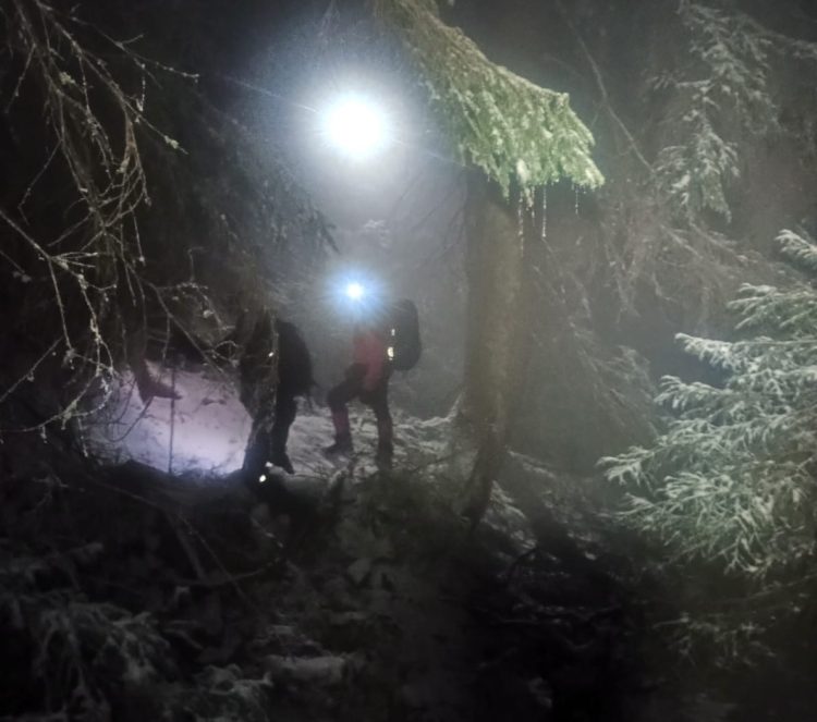 Încă un ucrainean rătăcit de cinci zile în Munții Maramureșului a fost coborât de salvamontiști și polițiști de frontieră