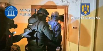 Agitatori care instigau la violență pe TikTok, săltați de mascați. Descinderi în toată țara la cei care au promovat ura, inclusiv în MARAMUREȘ