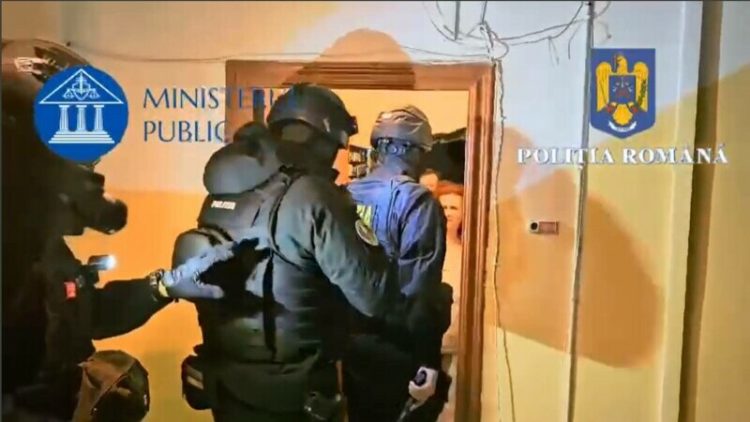 Agitatori care instigau la violență pe TikTok, săltați de mascați. Descinderi în toată țara la cei care au promovat ura, inclusiv în MARAMUREȘ