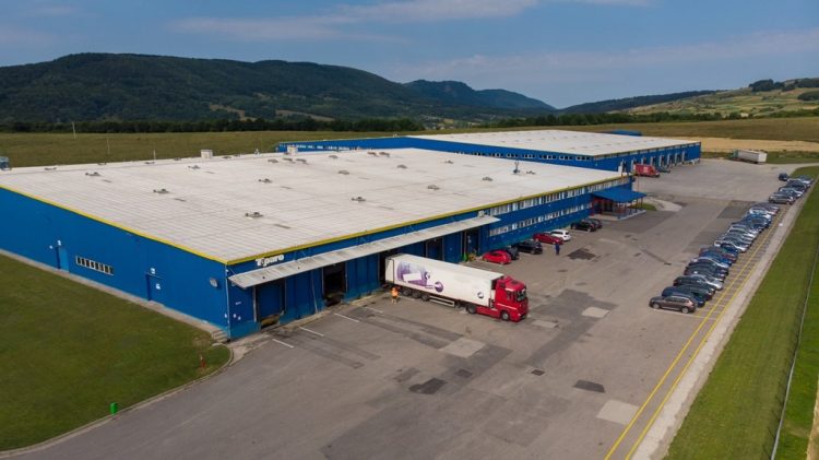 Video de la CITITORI: Situație tensionată la Grupul Taparo –  producător de mobilă din Țara Lăpușului!