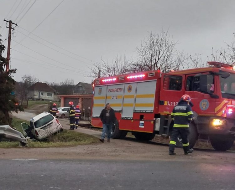 Actualizare / Mașină răsturnată la Cernești – foto