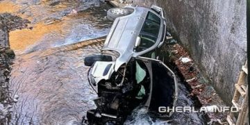 Un tânăr din Dej a plonjat cu mașina în râul Cavnic