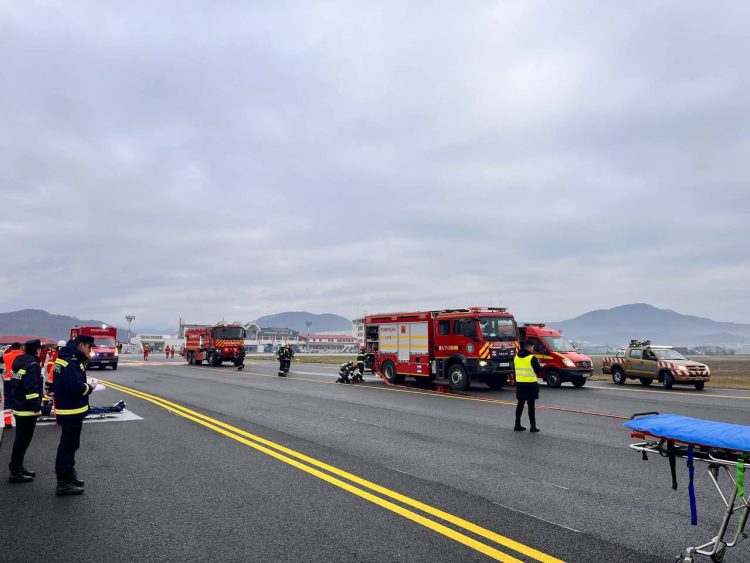 Imagini de la exercițiul efectuat la Aeroportul Internațional Maramureș