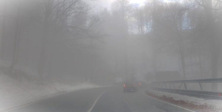 Informare meteorologică. Precipitații moderate cantitativ, ninsori și intensificări ale vântului în următoarele ore