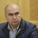 Bolojan, despre zborurile cu avioane private: Într-o ţară în care foarte mulţi oameni o duc greu, chiar dacă noi, politicienii, ne permitem anumite lucruri, trebuie să o facem într-o manieră în care să nu îi sfidăm