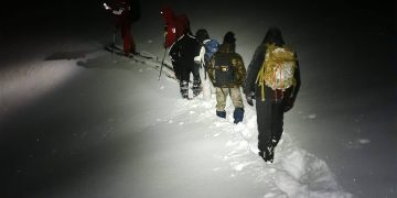 Misiune lungă și grea. Salvamontiștii au coborât trei ucraineni rătăciți de o săptămână pe munte