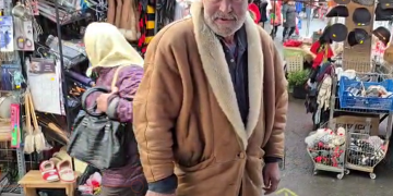 ATENȚIE: Doi indivizi terorizează comercianții și clienții din Piața Izvoare. De la cititori