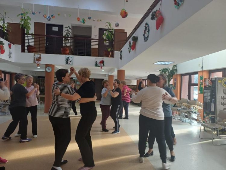 Au reînceput cursurile de dans şi mişcare pentru copii și vârstnici la Centrul Rivulus