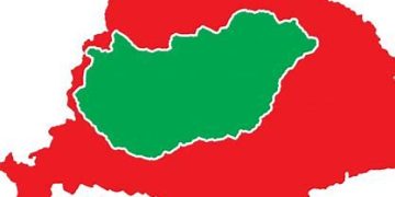 Nu pot scăpa de boala care îi macină! Ambasadorul la NATO oferă diplomaților albume cu „Ungaria Mare”!