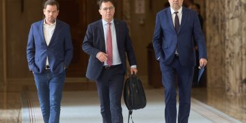 Nu-i interesează sondajele, dar nici candidatul! PSD a validat candidatura liberalului Crin Antonescu!