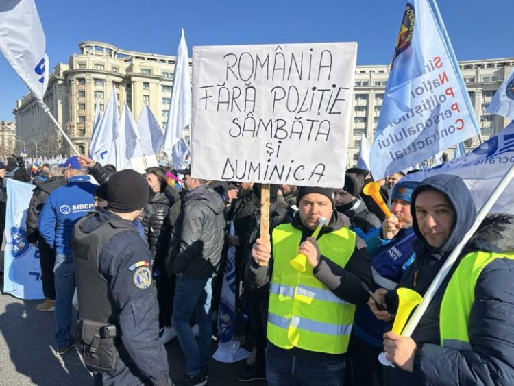 Și-au făcut doar încălzirea! Polițiștii au mărșăluit prin Capitală, dar protestele vor continua!