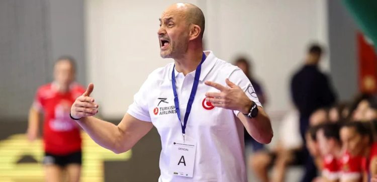 Răsplată după ce i-a scos în lumea bună! Băimăreanul Costică Buceschi a fost demis de la conducerea naționalei!