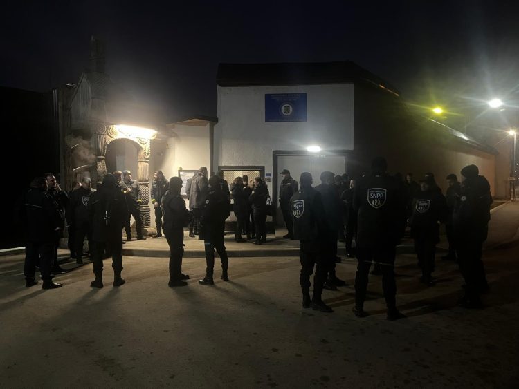 Polițiștii din penitenciarul Baia Mare, la protest în București