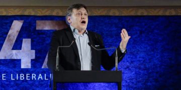 Crin Antonescu anunță că își suspendă candidatura la prezidențiale