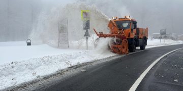 Se circulă în condiții de iarnă în Pasul Gutâi
