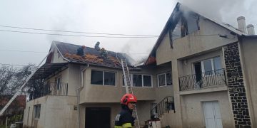 Pompierii militari au fost alertați cu privire la producerea unui incendiu la o casă în localitatea Cicârlău