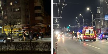 Accident pe Bulevardul Traian! Trafic aglomerat în zonă. FOTO
