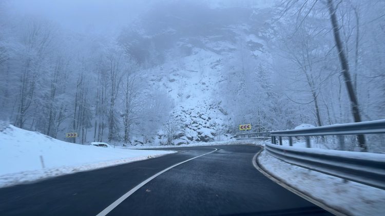 Vezi care este starea drumurilor şi cum se circulă în judeţ