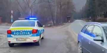 ACTUALIZARE: Ca-n vestul sălbatic! O victimă a murit pe loc iar celelalte două se zbat sunt între viața și moarte. Posibilul motiv: consumul de droguri (cristale)