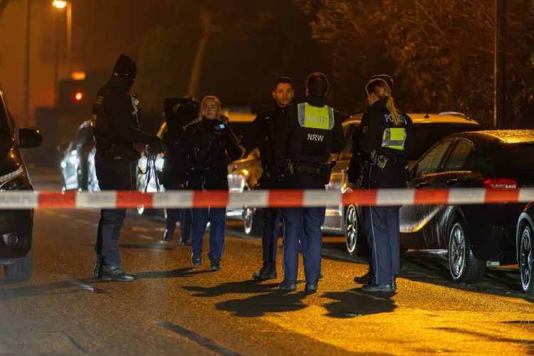 Un român de 18 ani a fost înjunghiat de trei sirieni în Germania