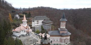 Liturghie arhierească la Mănăstirea „Sfânta Ana” Rohia