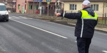 Serviciul Rutier, acţionat pe DN1C, în apropierea unei unităţi de învăţământ din Lăpuşel