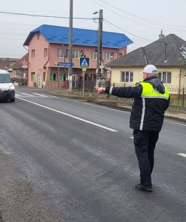 Serviciul Rutier, acţionat pe DN1C, în apropierea unei unităţi de învăţământ din Lăpuşel