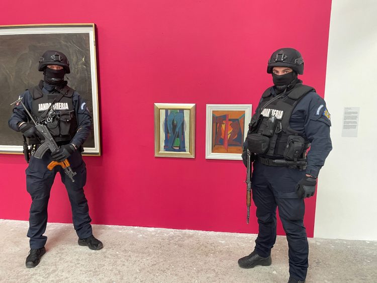 Transport special de obiecte de artă din patrimoniul național escortat de jandarmii maramureșeni