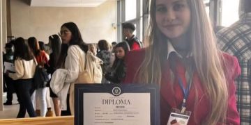 Raysa Pop, elevă a CN „Mihai Eminescu”, s-a calificat la etapa națională a concursului televizat Parlez-vous francophonie?