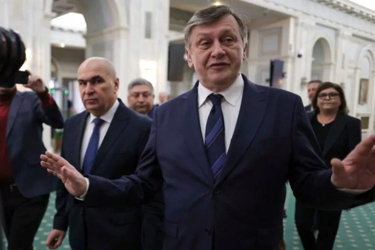 Mașinăria s-a pornit! Bolojan candidat la prezidențiale, Antonescu retras în depou?