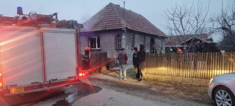 Dar din dar se face Rai. O familie din Seini a rămas fără acoperiș deasupra capului în urma unui incendiu