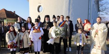 Sfântă Liturghie și moment istoric la Groși: A fost pusă piatra de temelie a noii biserici
