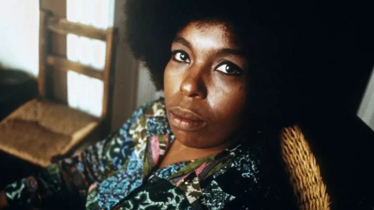 Industria muzicală pierde o legendă! Roberta Flack, vocea inconfundabilă a hitului „Killing Me Softly”, s-a stins din viață – VIDEO