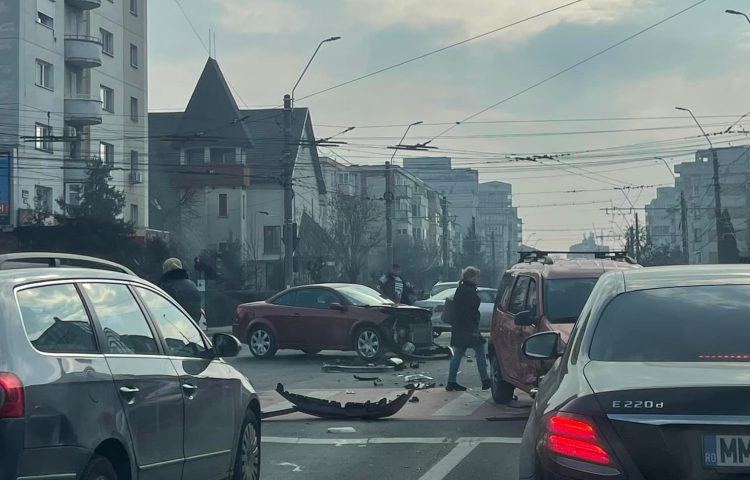 Ziua și accidentul la intersecția de la Policlinica Sfânta Maria din Baia Mare