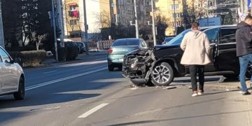Coliziune între două autovehicule pe bd. Republicii din Baia Mare – foto