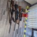 Percheziție la Moisei. Polițiștii au descoperit trei arme letale, 187 bucăți de muniție și trei cervide